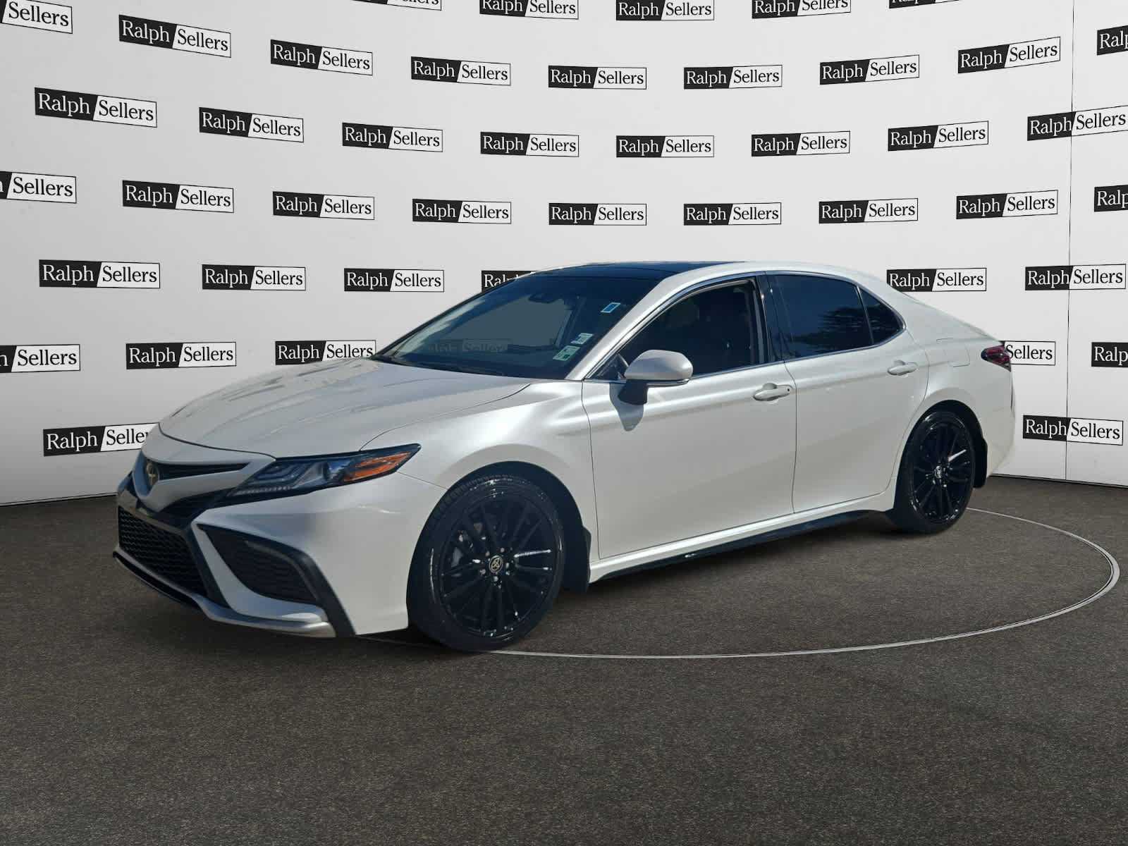 Used 2023 Toyota Camry XSE FWD image 2