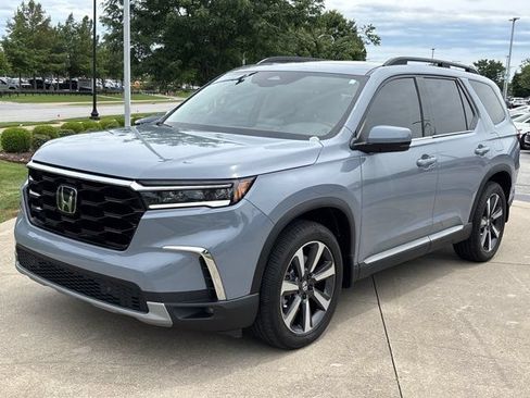 Used 2023 Honda Pilot Touring image 13