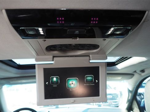 Used 2017 Chevrolet Suburban Premier image 14