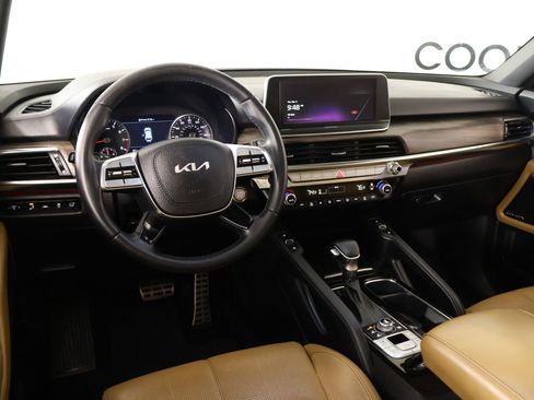 Used 2022 Kia Telluride SX w/ Nightfall Edition Package image 2