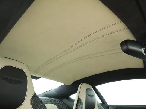 Used 2015 Aston Martin Vanquish Coupe image 19