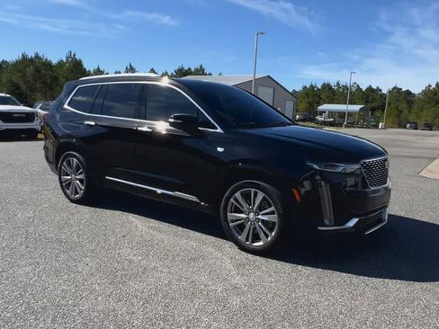 Used 2025 Cadillac XT6 Premium Luxury image 2