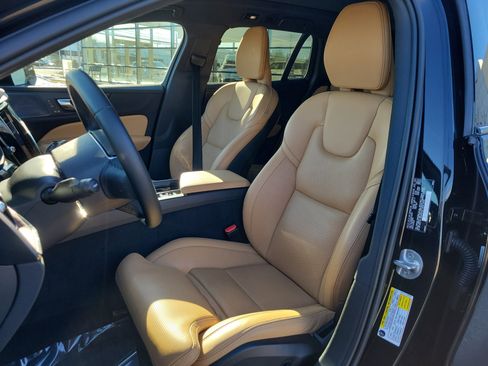 Used 2024 Volvo V60 B5 Cross Country Ultimate image 4