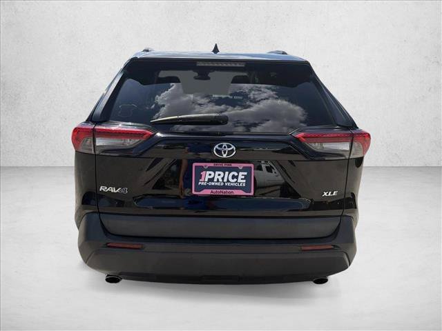 Used 2021 Toyota RAV4 XLE FWD image 4