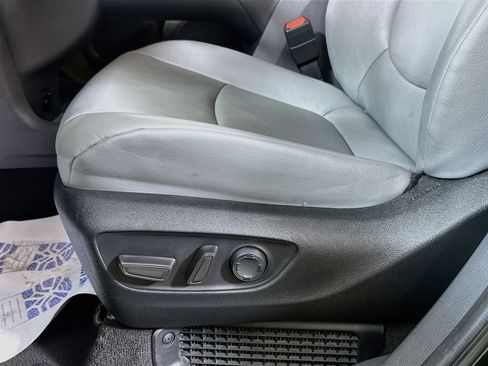 Certified 2024 Toyota Sienna XLE FWD image 18