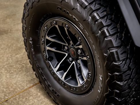 Used 2025 Jeep Wrangler Unlimited Rubicon w/ XTREMEE 35" Tire Package AWD/4WD image 21