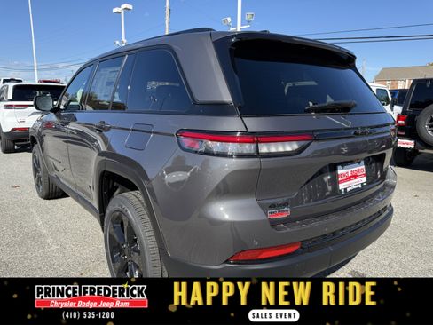 New 2025 Jeep Grand Cherokee 4WD image 5