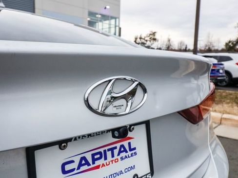 Used 2017 Hyundai Elantra SE image 19
