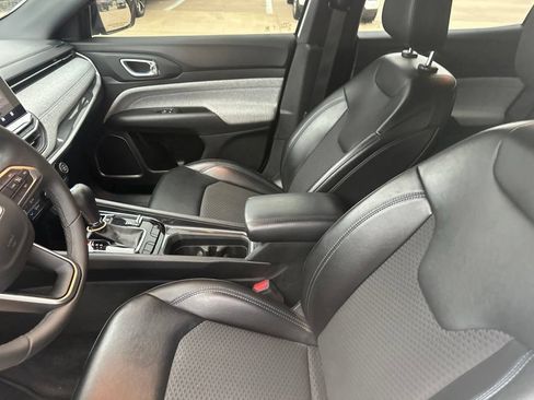 Used 2023 Jeep Compass Latitude AWD/4WD image 2