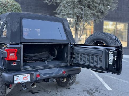 Used 2018 Jeep Wrangler Unlimited Rubicon image 21