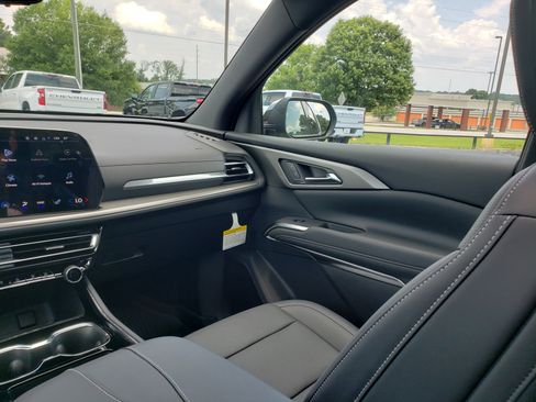 New 2026 Chevrolet Traverse LT w/ Sun and Wheel Package FWD image 37