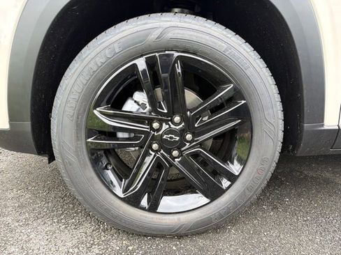 New 2026 Chevrolet Trax ACTIV w/ Sunroof Package FWD image 6
