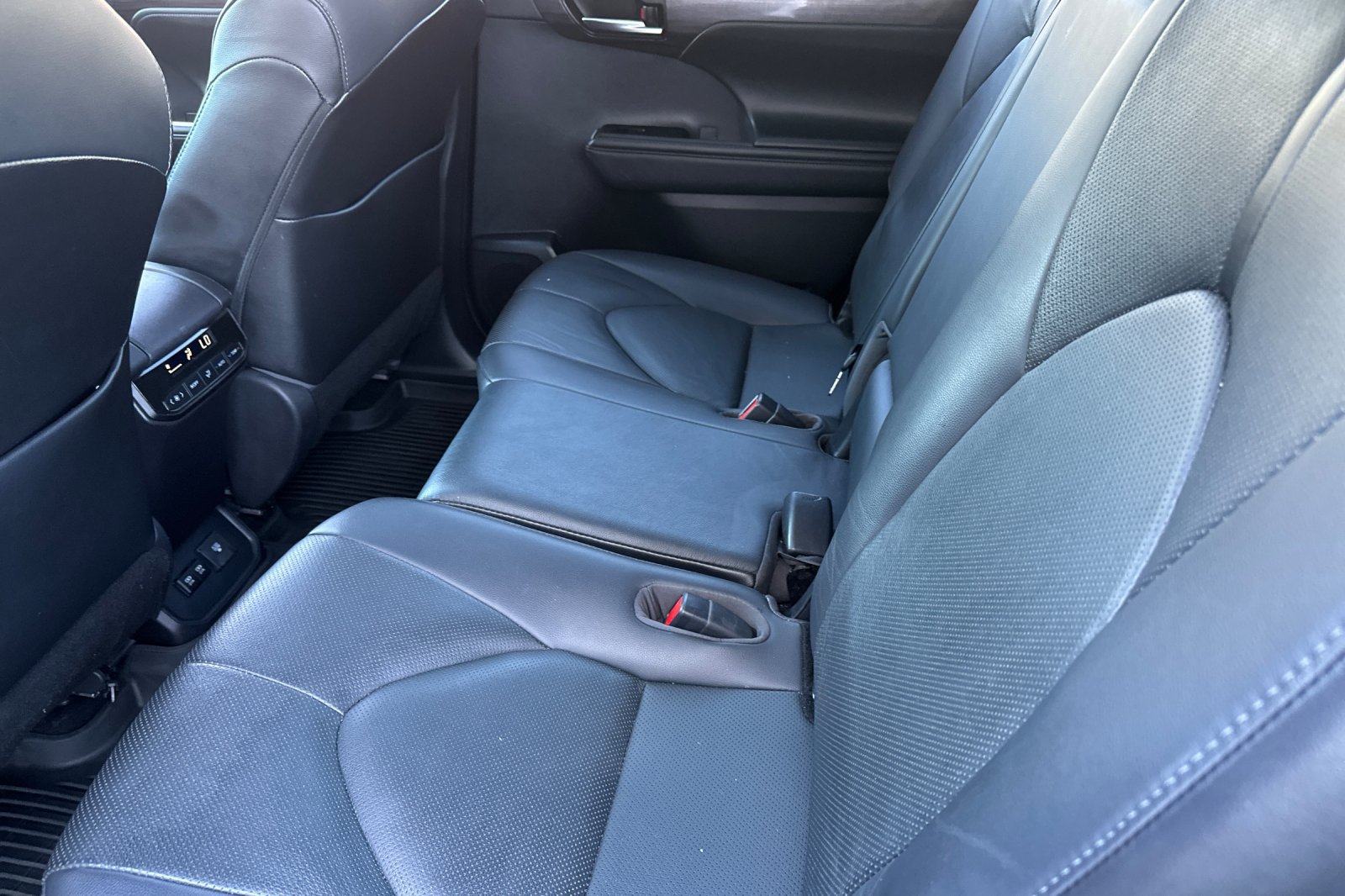 Certified 2021 Toyota Highlander Limited AWD/4WD image 12