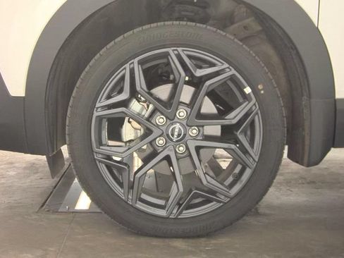 Used 2026 Nissan Kicks SR FWD image 5