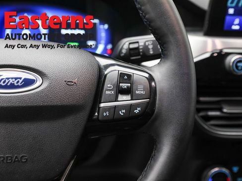 Used 2021 Ford Escape Titanium AWD/4WD image 16