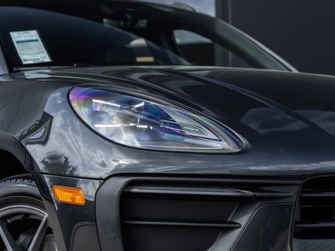 Certified 2026 Porsche Macan AWD/4WD image 21