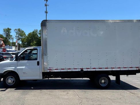 Used 2021 Chevrolet Express 4500 Extended w/ Power Convenience Package RWD image 5