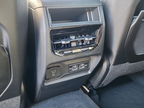 Certified 2025 Jeep Grand Cherokee Altitude image 12