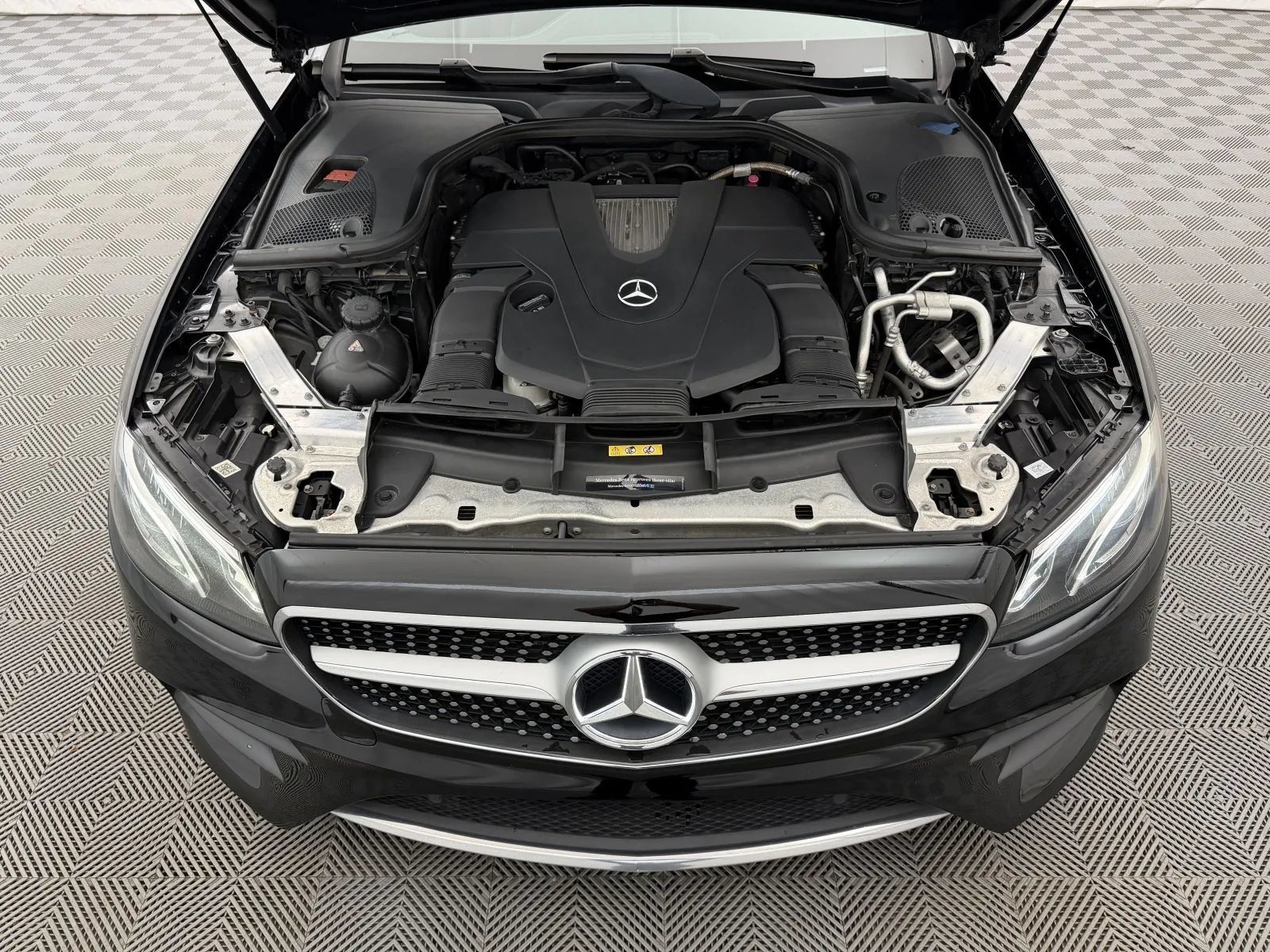 Used 2018 Mercedes-Benz E 400 4MATIC Coupe image 45