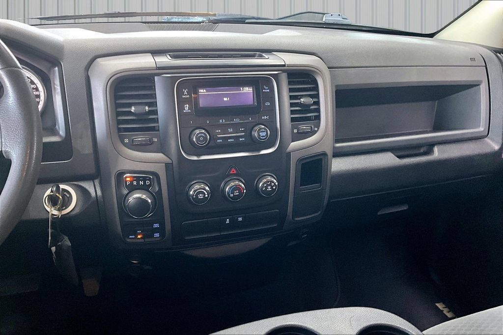 Used 2018 RAM 1500 Express AWD/4WD image 9