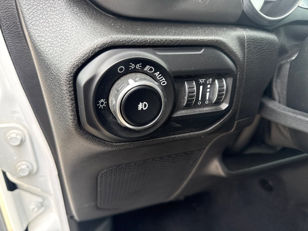 Used 2019 Jeep Wrangler Unlimited Sahara w/ Dual Top Group AWD/4WD image 20