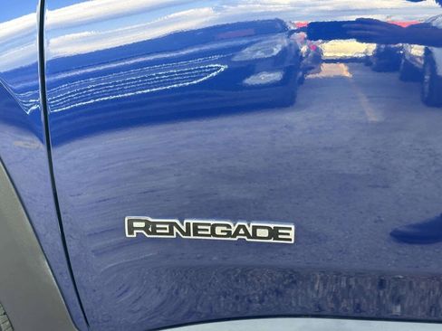Used 2016 Jeep Renegade Latitude AWD/4WD image 17