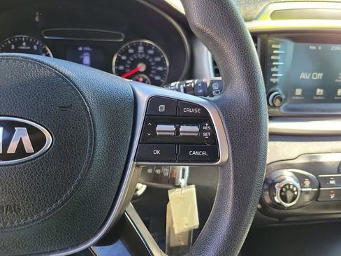 Used 2020 Kia Sorento LX image 16