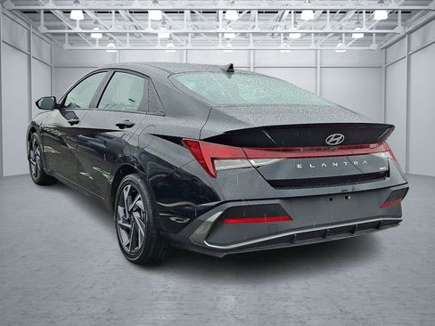 Certified 2025 Hyundai Elantra SEL image 4