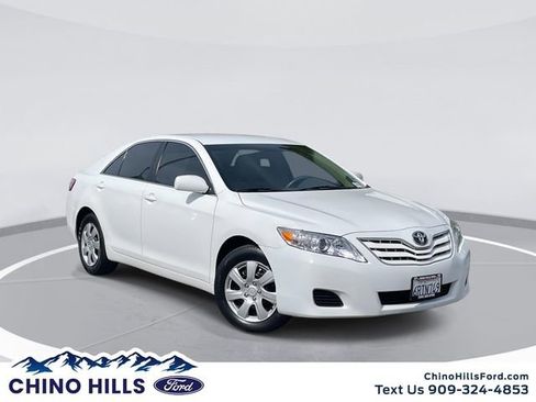 Used 2011 Toyota Camry LE image 1