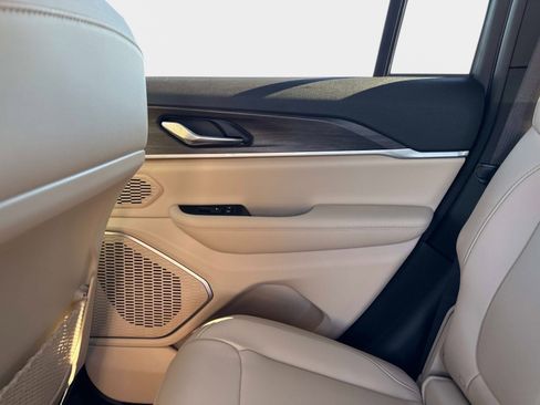 New 2026 Jeep Grand Cherokee Limited image 16