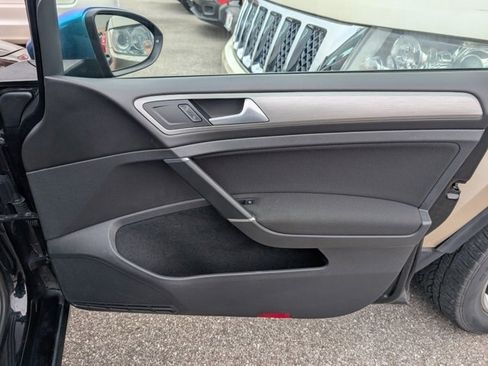 Used 2017 Volkswagen Golf S image 24