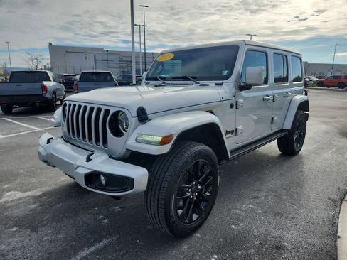 Used 2023 Jeep Wrangler Unlimited Sahara image 6