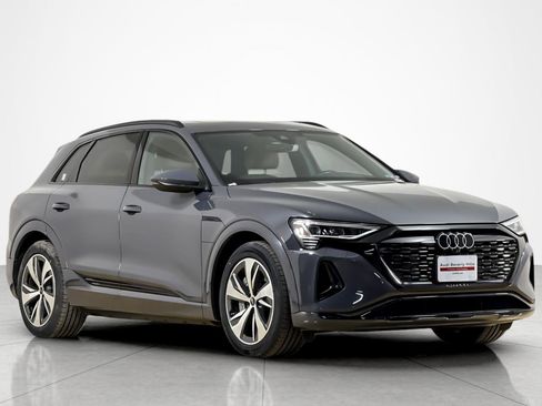 Used 2024 Audi Q8 e-tron Premium AWD/4WD image 7