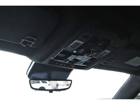 Certified 2025 Cadillac Escalade Premium Luxury Platinum image 11