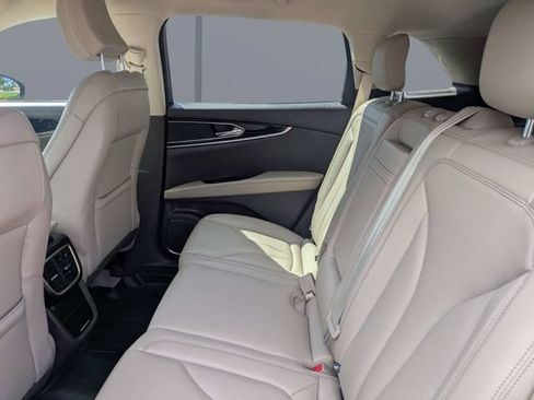 Used 2022 Lincoln Nautilus FWD w/ Premium Package image 14