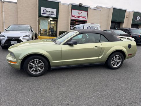 Used 2005 Ford Mustang Deluxe Convertible image 12