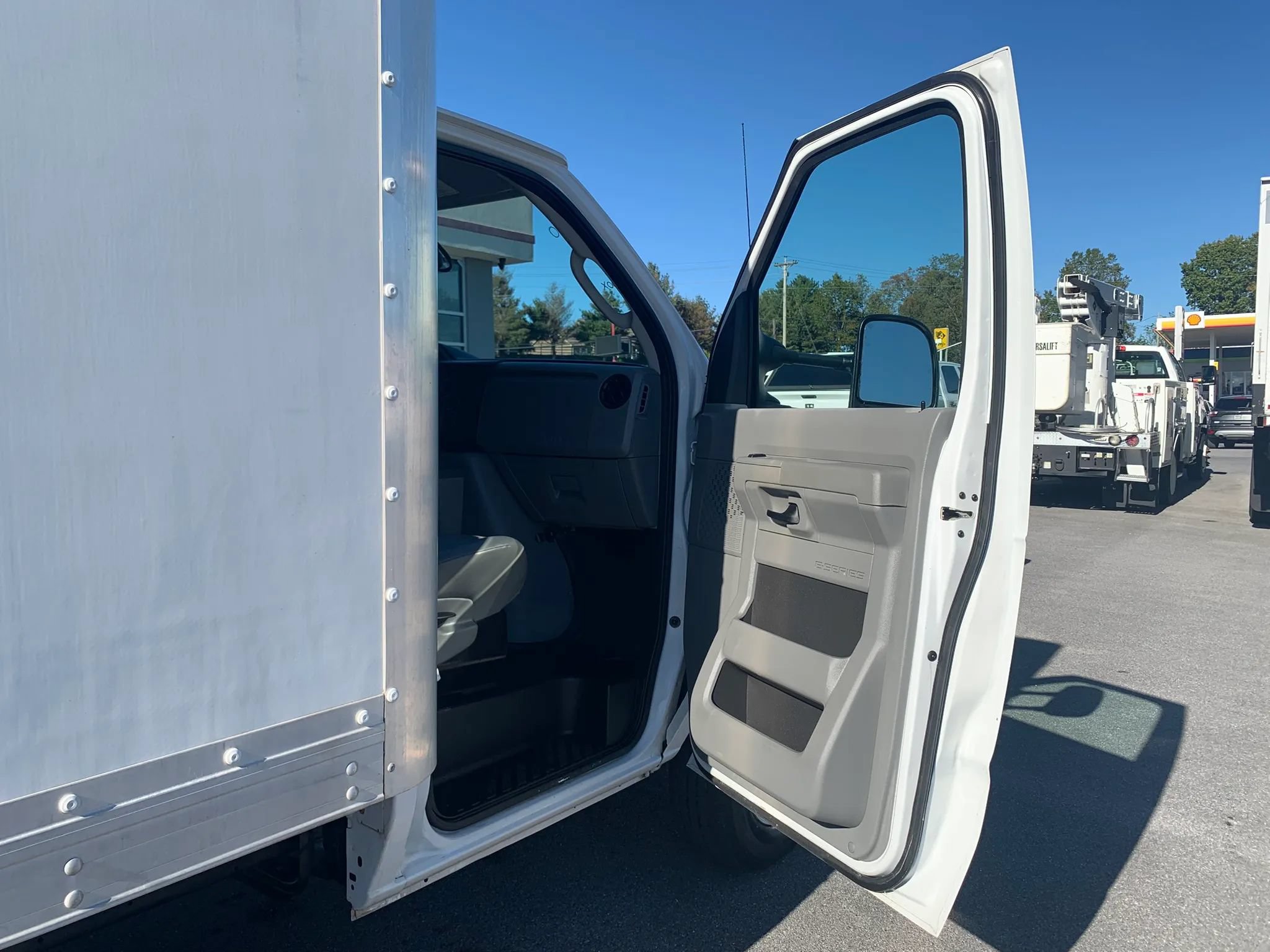 Used 2017 Ford E-450 and Econoline 450 Super Duty w/ Power Windows & Locks Group RWD image 19