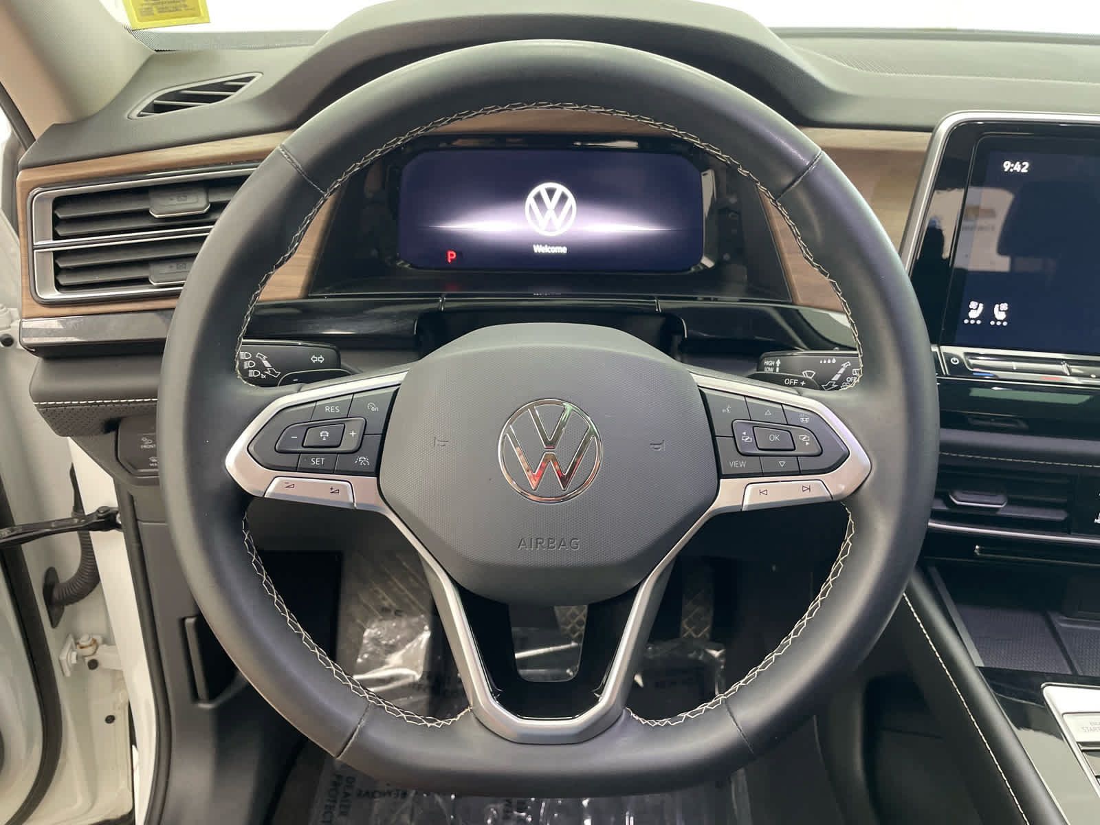 Used 2024 Volkswagen Atlas SE AWD/4WD image 14