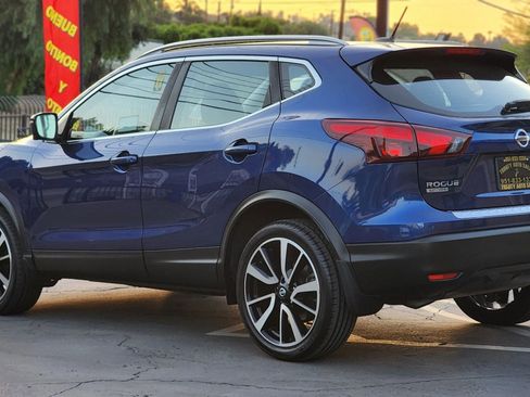 Used 2017 Nissan Rogue Sport SL image 4