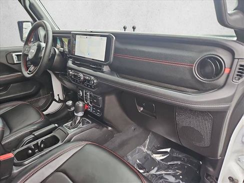 Used 2024 Jeep Wrangler Unlimited Rubicon AWD/4WD image 22