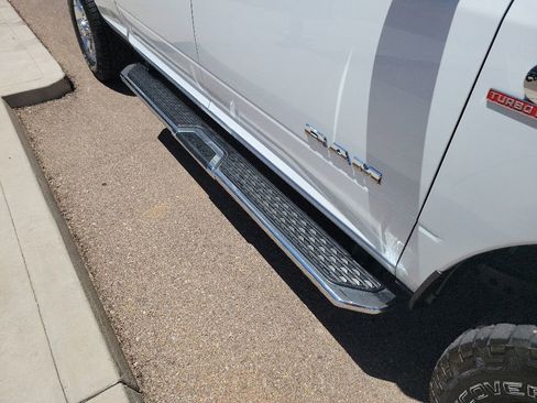 Used 2024 RAM 2500 Laramie AWD/4WD image 17