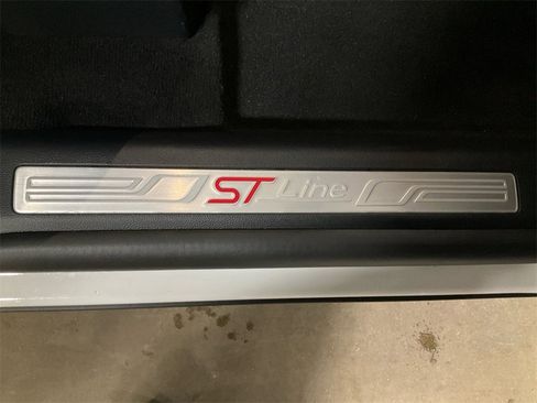 Used 2025 Ford Explorer ST-Line image 32