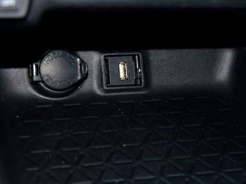 Used 2021 Toyota RAV4 XLE FWD image 21
