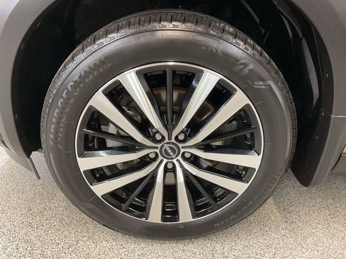 Used 2024 Nissan Pathfinder Platinum w/ Cargo Package image 9