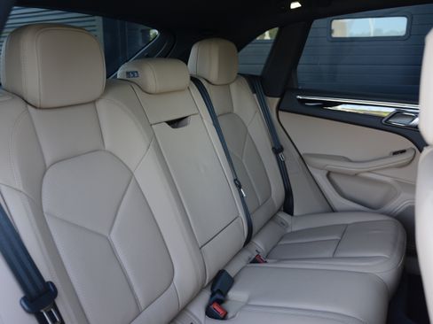 Certified 2026 Porsche Macan AWD/4WD image 36