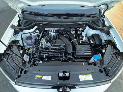 Used 2025 Volkswagen Taos SE w/ Panoramic Sunroof Package image 14