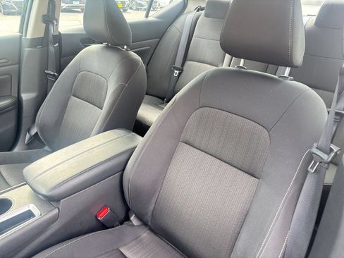 Used 2025 Nissan Altima 2.5 SV FWD image 37