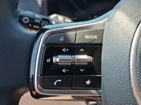 Used 2025 Kia Carnival SX FWD image 22