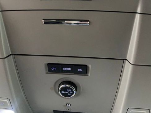 Used 2019 GMC Yukon XL SLT image 16