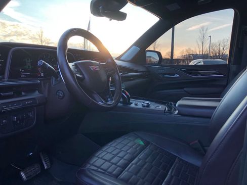 Certified 2024 Cadillac Escalade ESV V w/ LPO, ONYX Package image 3